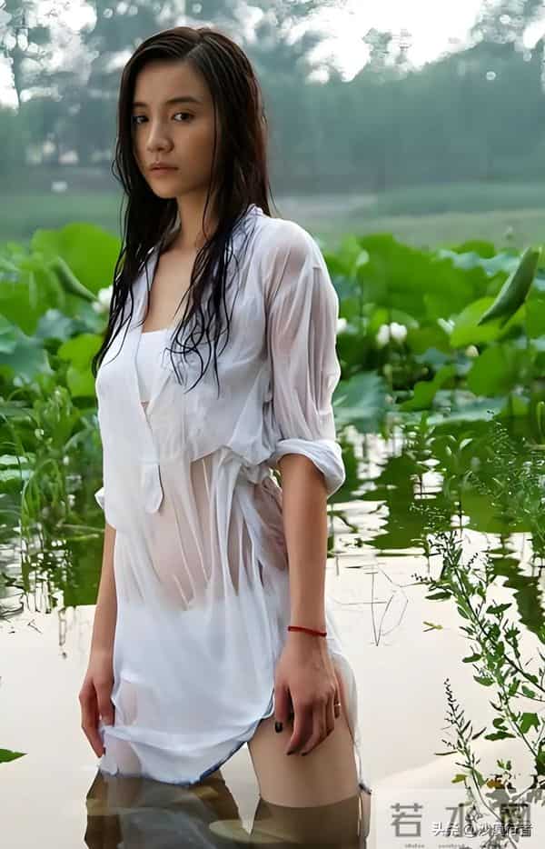 宋佳年轻的时候,和现在差别真的大,差点没认出来,眼睛太有神了
