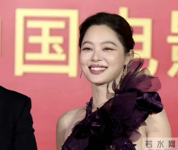 精修图VS生图:关晓彤膀大腰圆,倪妮老气了不少,辛芷蕾选错裙子