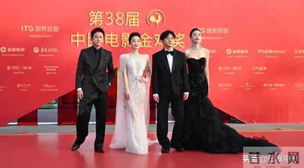 2025金鸡奖:千玺拿影帝,倪妮腰臀比惊人,辛芷蕾、关晓彤乱穿