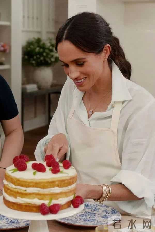 梅根新节目一块表抢尽风头,戴婆婆的表,蹭戴妃流量,她不简单