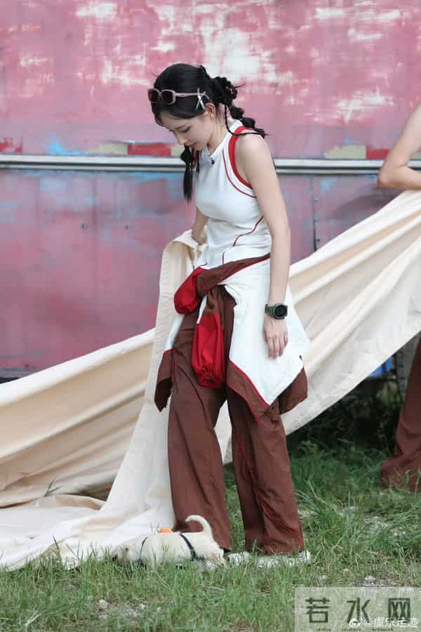 程潇节目照 身材还是那么好 状态看着还不错