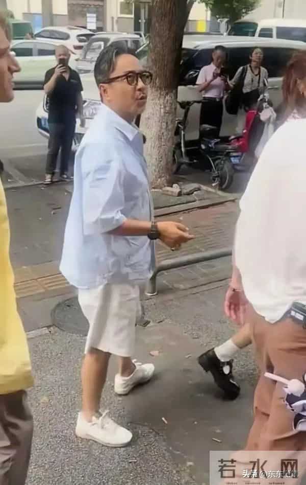 天呐,他老了好多,头发也白了不少,差点没认出来,但精气神很好