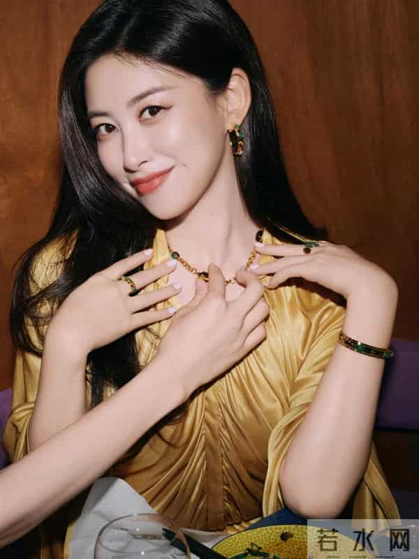 人老珠黄?41岁朱珠现身机场,白发明显皱纹也多,断崖衰老不敢认