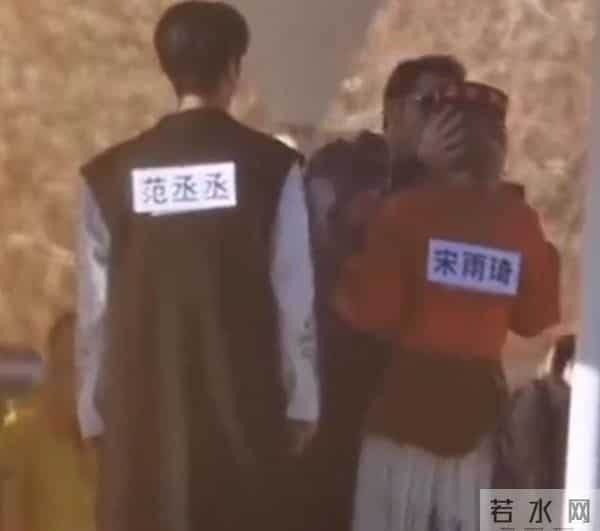 47岁沙溢当众猛亲26岁宋雨琦！看呆一边的范丞丞，恶心的一幕出现