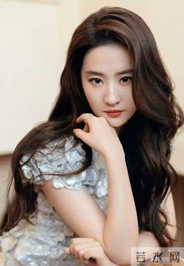 天仙下凡!刘亦菲穿银色透视裙秀绝美身材,网友:这谁能顶得住