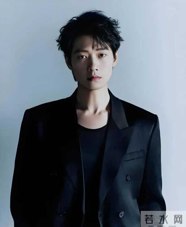 3大“老牛吃嫩草”的女星，个个有颜有钱，偏偏对小鲜肉爱不释手