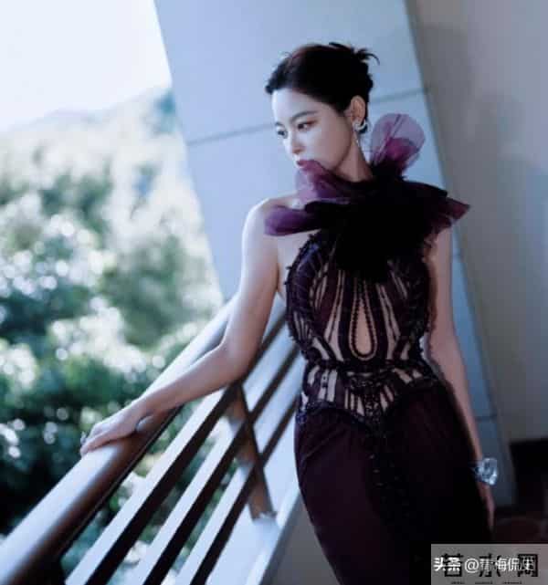 金鸡奖红毯:关晓彤衣服太丑,叶童装嫩,宋佳大露背,倪妮赢麻了