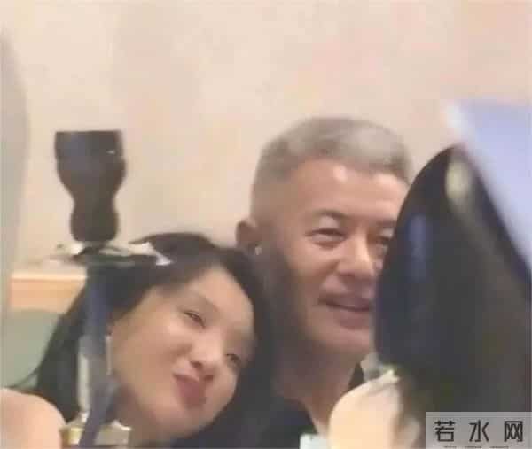 被爆家丑2个月后，58岁那英凭2个动作，实现口碑逆转