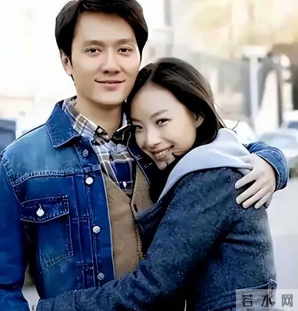 离婚四年，47岁冯绍峰再次官宣喜讯，活成了赵丽颖高攀不起的模样