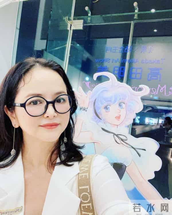 52岁香港女星的近况曝光,当年被前夫各种指控导致其形象受损