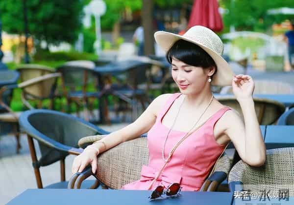 为了嫁50亿富豪，狠心抛弃同居5年的周一围，现今她却活成了笑话