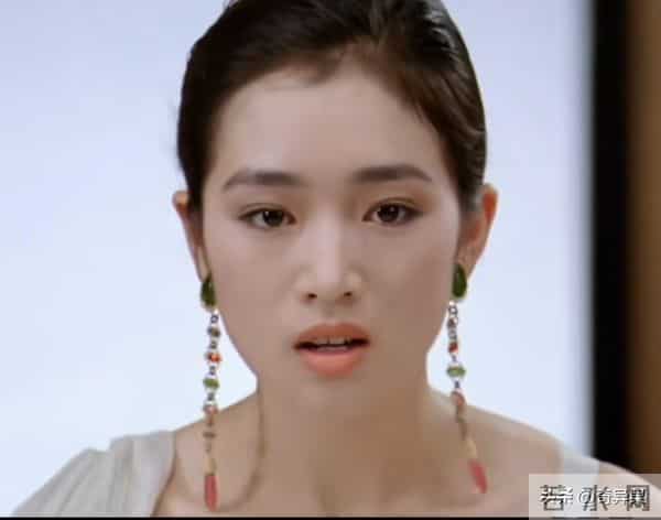 天哪，这是她吗？年轻的时候怎么可以美成这样，无死角的美！