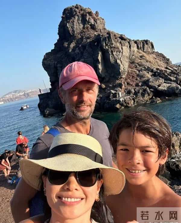 丑模”吕燕为儿子庆生，14岁小鲍180高个穿西装，长得像帅爸爸