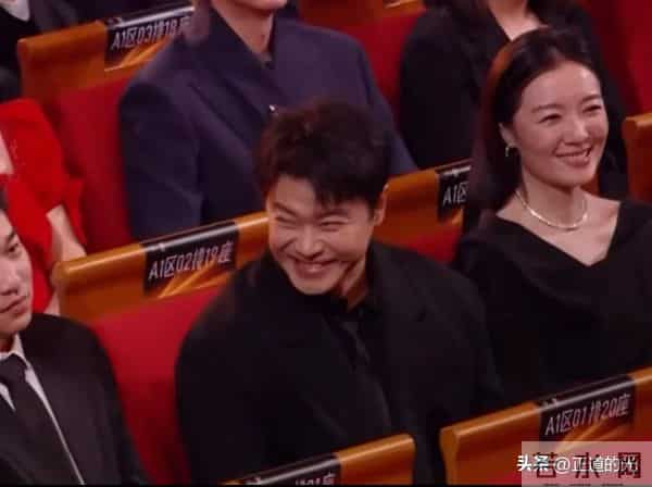 佟丽娅金鸡奖提前夫 陈思诚台下宠溺大笑 霍思燕称朵朵会接他爸的班