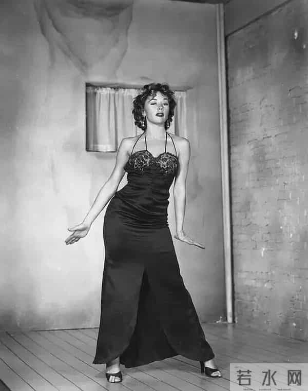 被尼古拉斯·雷捉奸在床,一个比银幕更邪典的蛇蝎美人