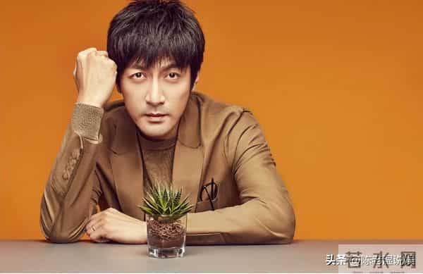 卓伟曝顶流男明星闹离婚，网友提名暴露一切，靳东无辜“躺枪”