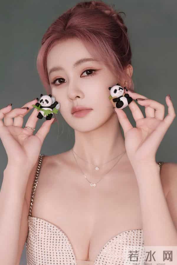 白鹿瘦小的身躯还是很有料,真的太养眼了