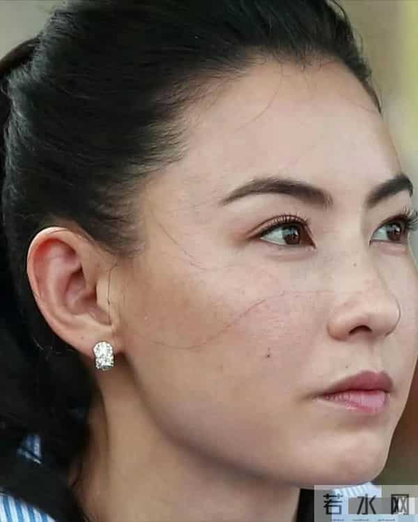 张柏芝素颜照,有斑有痣还有法令纹…很真实…骨相绝了