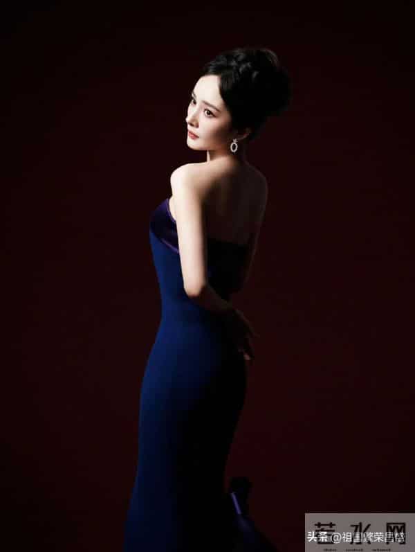 杨幂性感抹胸裙活动生图