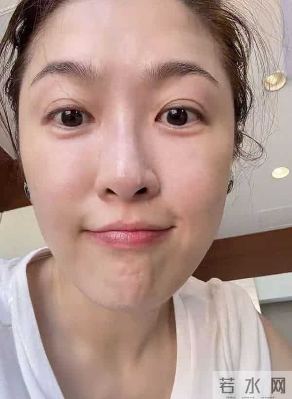 周丽淇，素颜无美颜无滤镜，刚健身完的状态，运动确实抗衰老