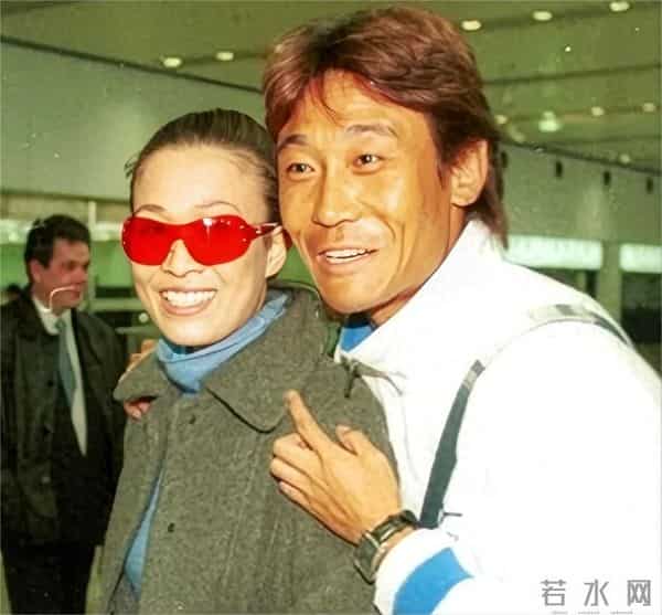 被爆家丑2个月后，58岁那英凭2个动作，实现口碑逆转