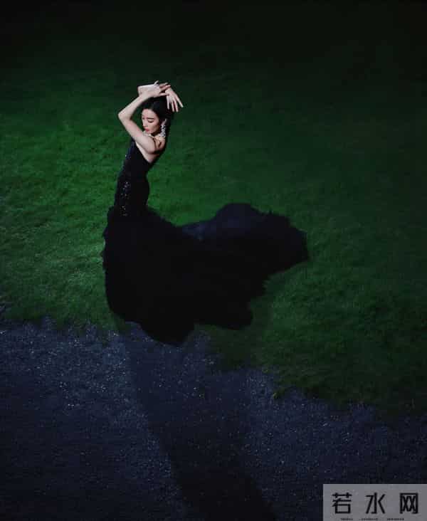 倪妮金鸡奖闭幕黑天鹅造型