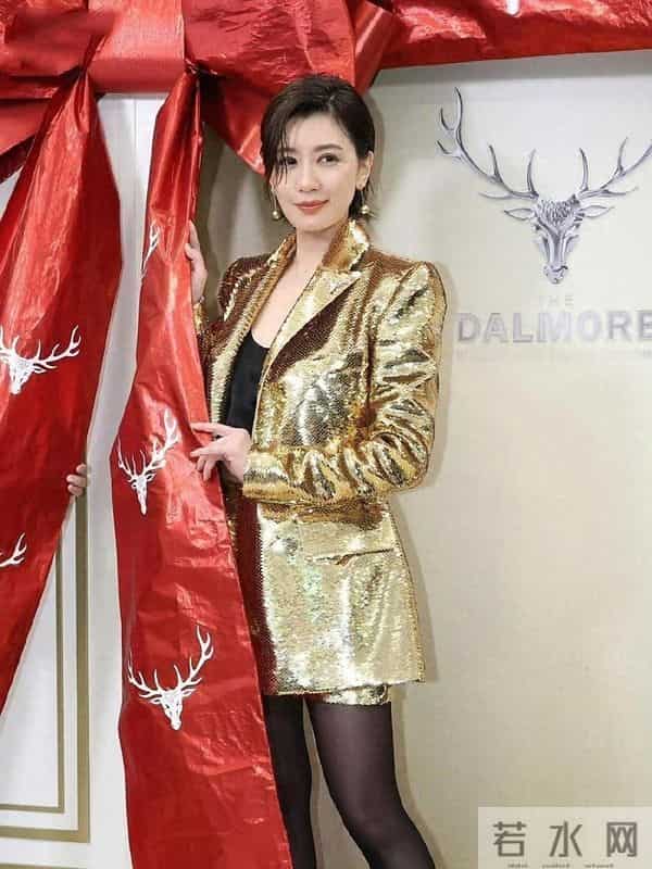 贾静雯穿黑丝,气质绝了