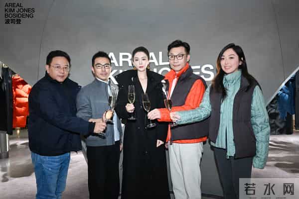 傅菁亮相波司登全新「AREAL」限时快闪店 对话杭州时尚kol