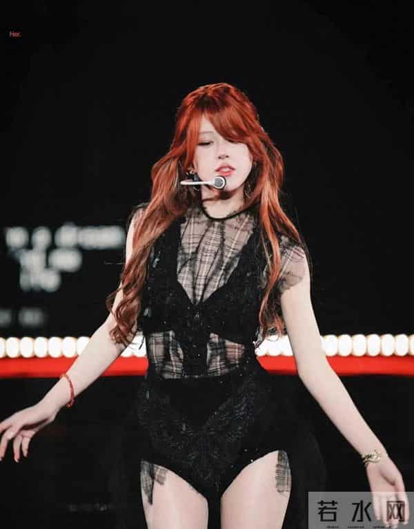 赵露思四川吃火锅被偶遇,打扮的很可爱,网友:像刚放学的小学生