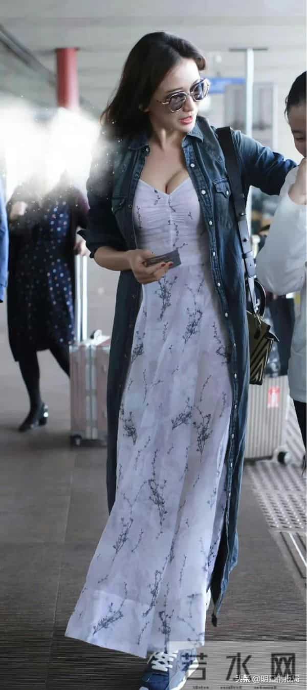 路人镜头下的林志玲：身材保持得太绝了，窈窕多姿尽显优雅韵味