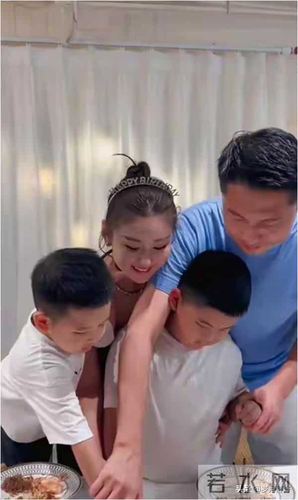 王雷夫妇家中请客，豪宅装修格调十足，李小萌嘟嘴卖萌胜过少女