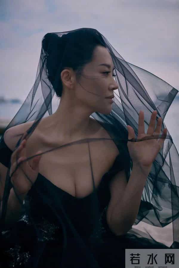 许晴女神，妩媚兼具优雅的性张力！