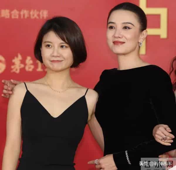 金鸡奖红毯生图来了！倪妮珠宝抢镜，关晓彤背厚，辛芷蕾礼服过季