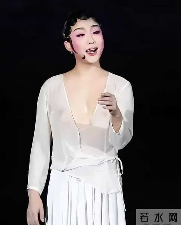 饭喂到嘴里都不会吃,不受戏曲圈待见的李玉刚 为自己的行为买了单