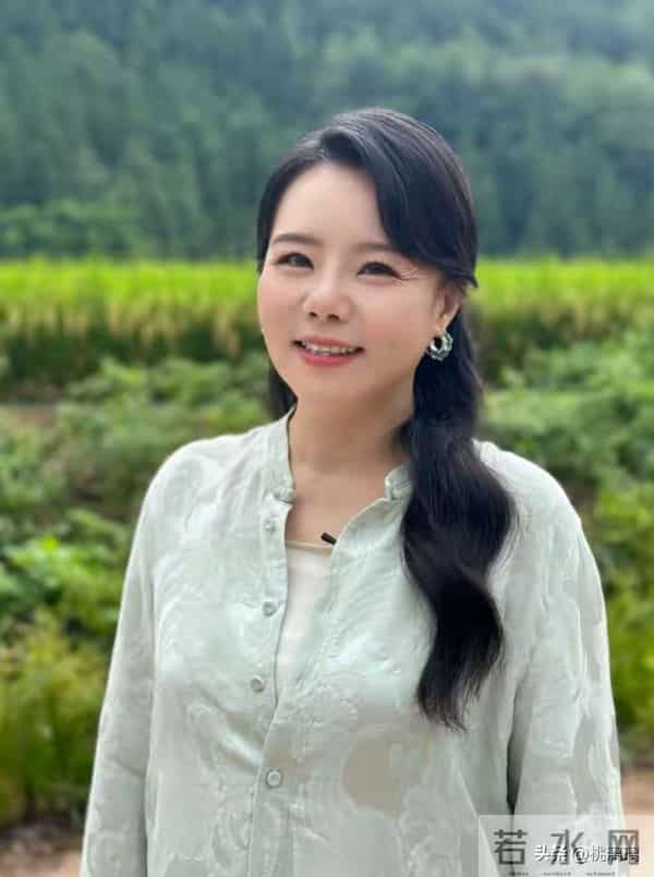 50岁龚琳娜选择深山独居，离婚后重新活出自我，成功走出悲伤