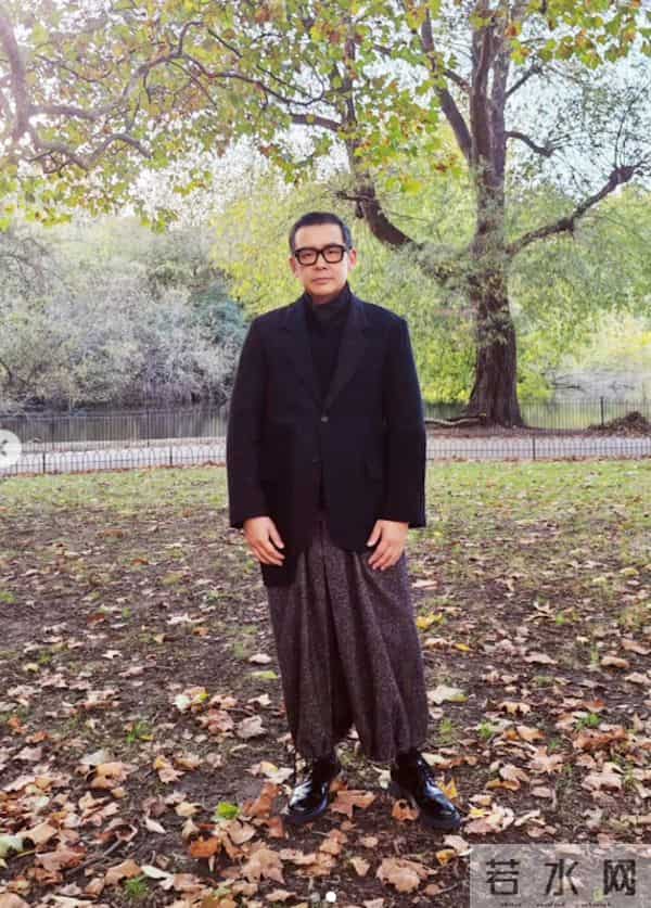 雷颂德夫妇同框放闪,移民英国生活富足惬意,模特太太被赞不见老