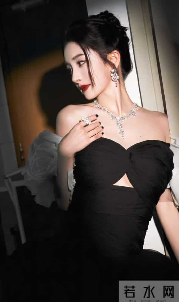 杨幂——抹胸裙写真集欣赏