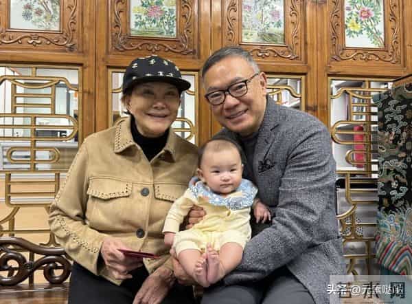 81岁白韵琴在江门旅游，与小15岁丈夫依偎像母子，谢伟俊感慨颇深