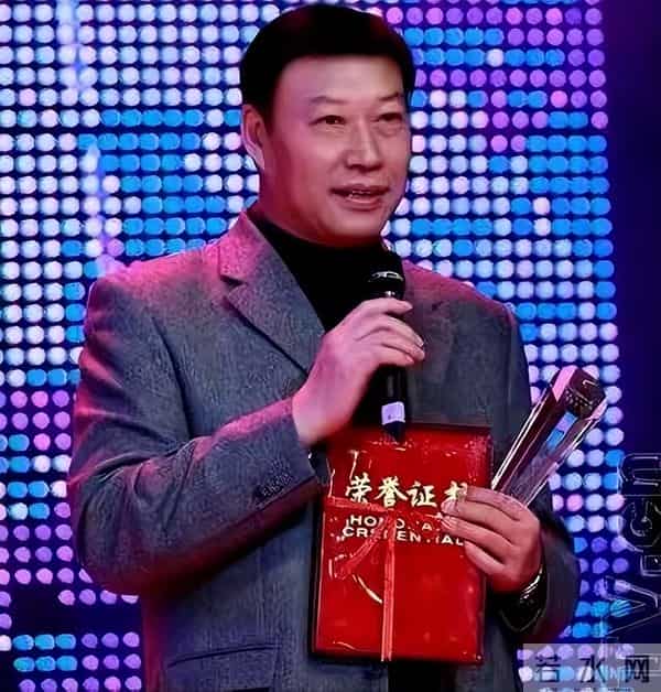 从春晚爆红到销声匿迹,靠着小品出名的他,如今过得怎么样?