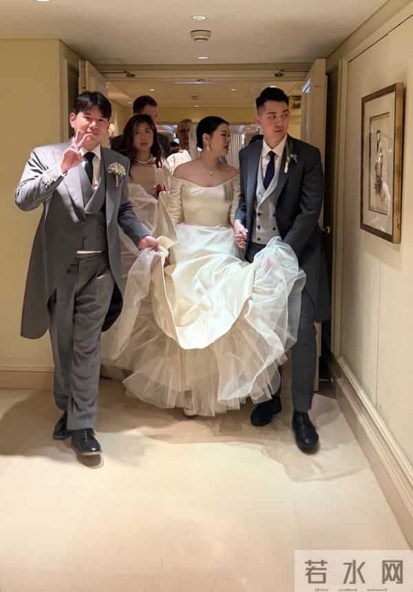 利孝和夫人外孙女大婚,豪门婚宴尽显气派,父亲送嫁献唱场面温馨