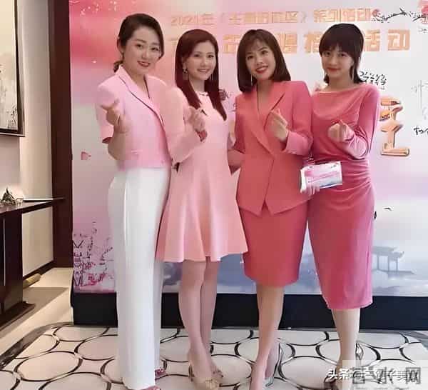 她是珠江台最红主持人之一，拒为相亲老公离职，结婚生女恩爱如初