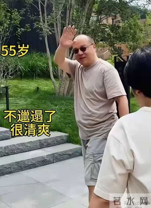 王菲没想到，自己56岁的前夫如今隐居阿那亚，把生活过成了一首诗