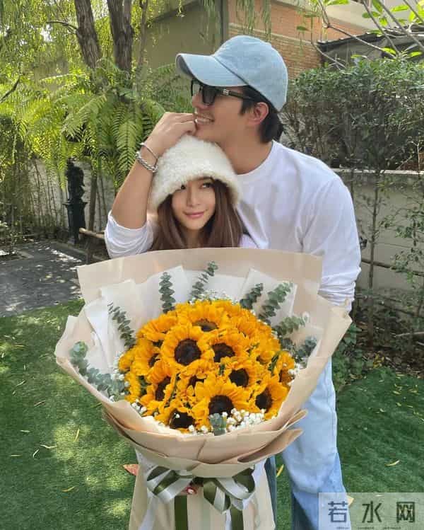 泰星徐志贤一家四口出席活动,在家里我是严父,但我很爱两个女儿