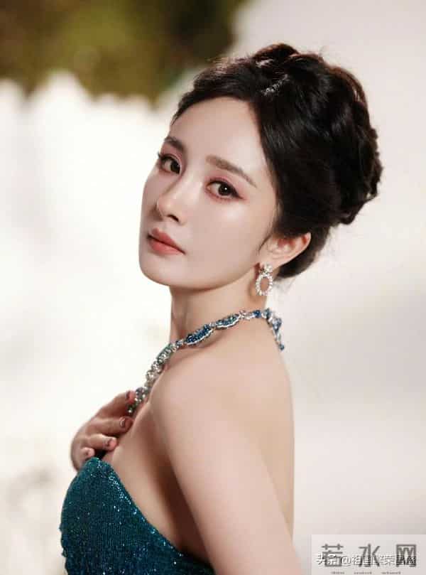 杨幂性感抹胸裙活动生图