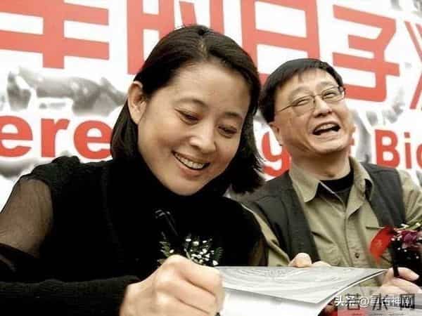 66岁倪萍公开给儿子催婚,26岁不结婚不恋爱,赚再多钱也没用