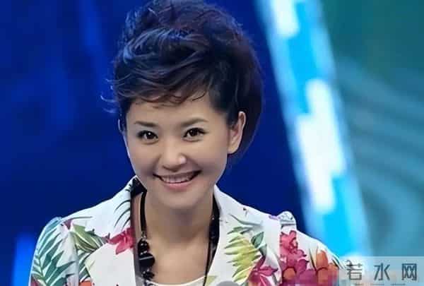 51岁主持人方琼:嫁给电视台领导,21岁儿子不仅长得像她还是学霸