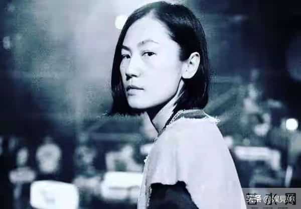 王菲没想到，自己56岁的前夫如今隐居阿那亚，把生活过成了一首诗