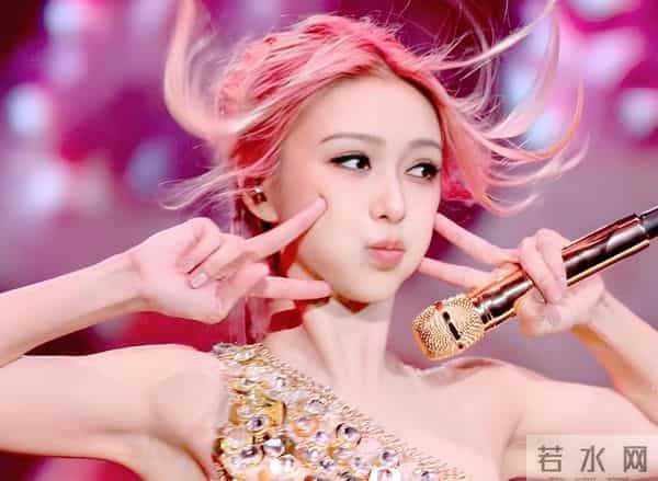 “香港最后一个天后”，被拍到和黑人出入酒店，如今44岁孤身一人