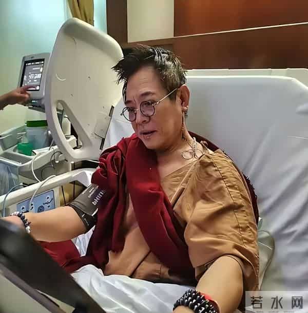 "向太曝李连杰回春内幕,没换心脏邋遢显憔悴,平时手都不抖"