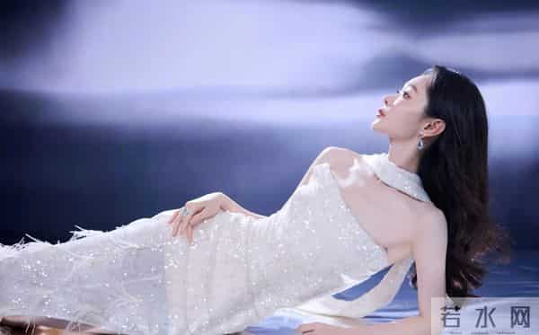 她以骨肉匀停的曼妙,定义了何为“清艳脱俗”~宋轶